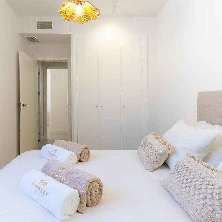 Atica Sol Escape - Three-Bedroom Apartment with Balcony - 10