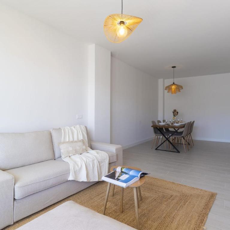 Atica Sol Escape - Three-Bedroom Apartment with Balcony - 21