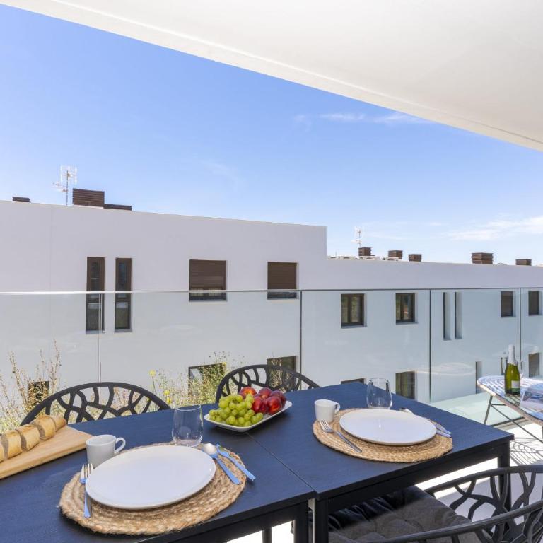 Atica Sol Escape - Three-Bedroom Apartment with Balcony - 22