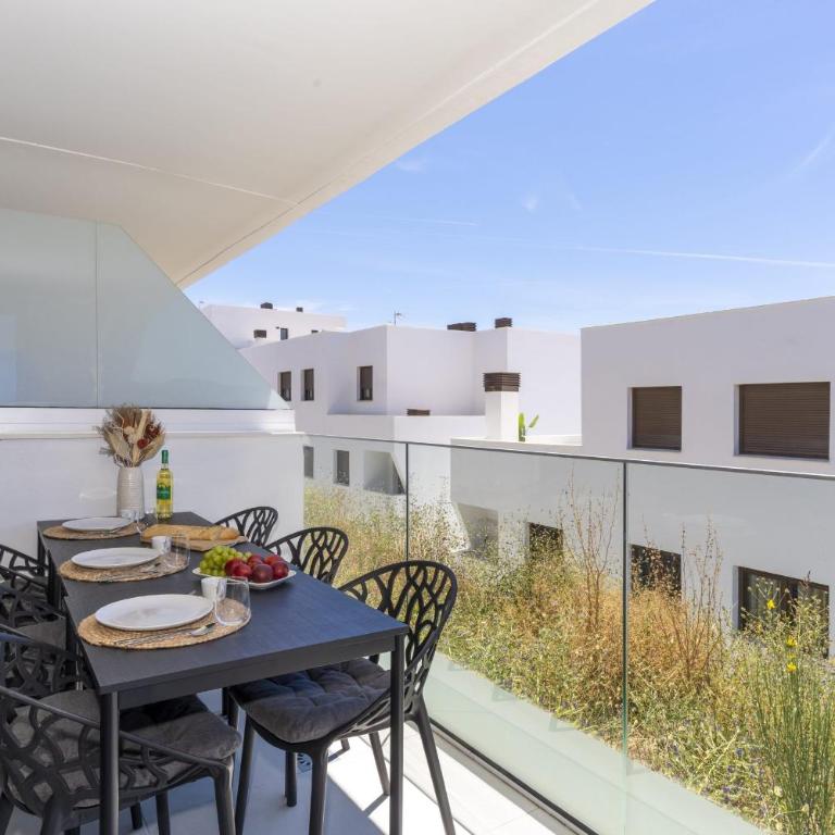 Atica Sol Escape - Three-Bedroom Apartment with Balcony - 3