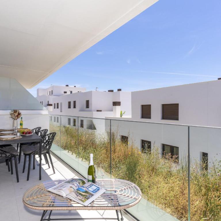 Atica Sol Escape - Three-Bedroom Apartment with Balcony - 24