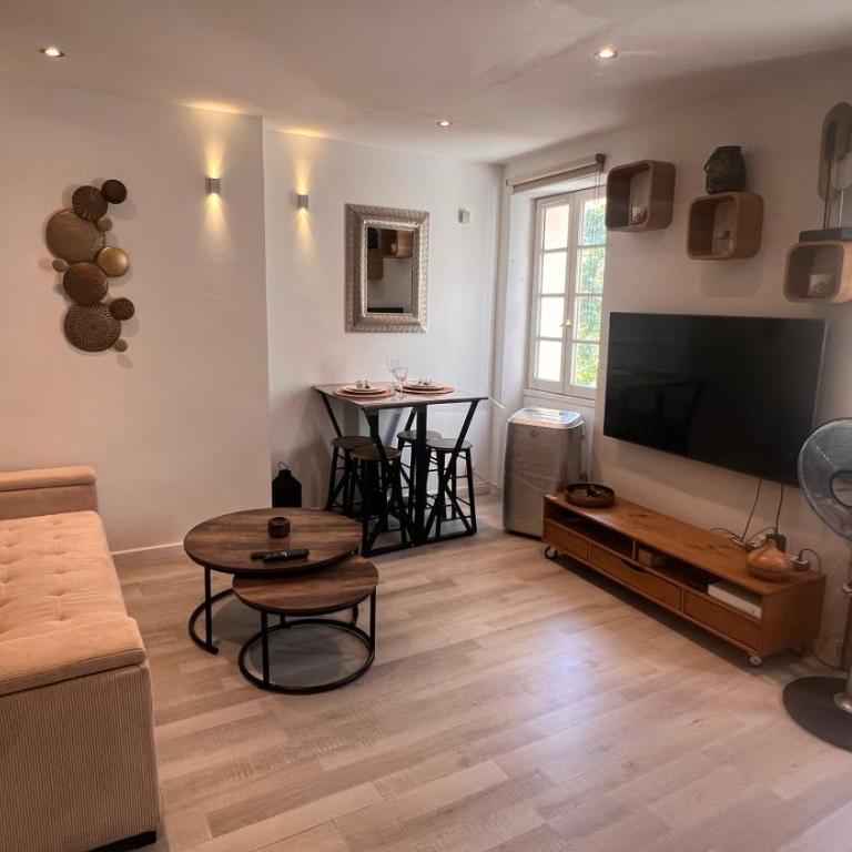 Appartement T2 en plein centre de Fréjus - Apartment mit 1 Schlafzimmer - 2