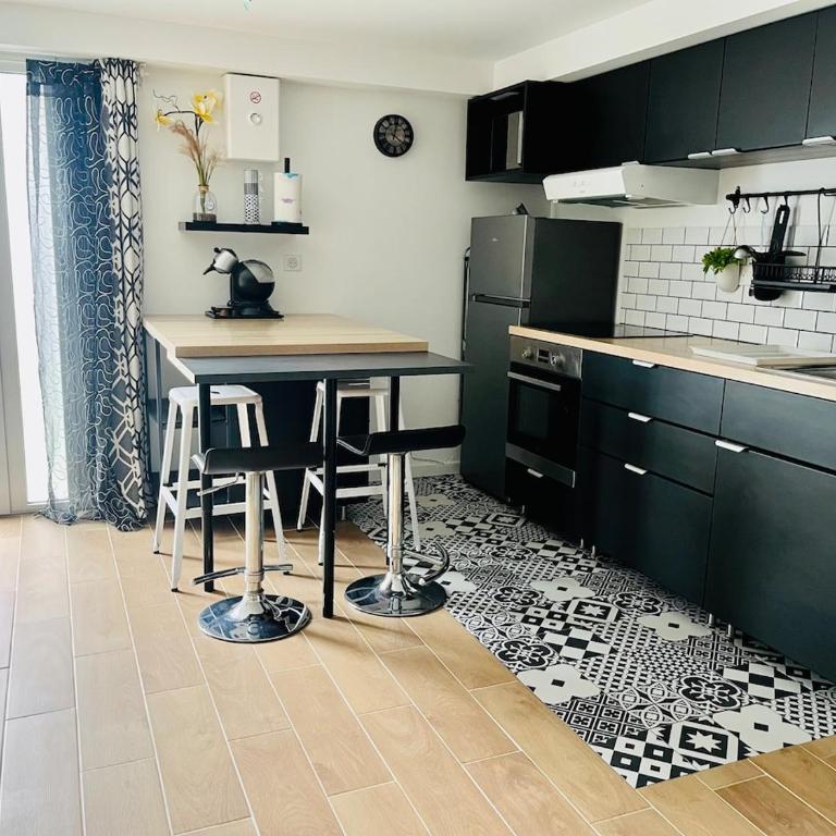 Grand studio moderne à 1,6km du marché - Apartment mit 1 Schlafzimmer - 9