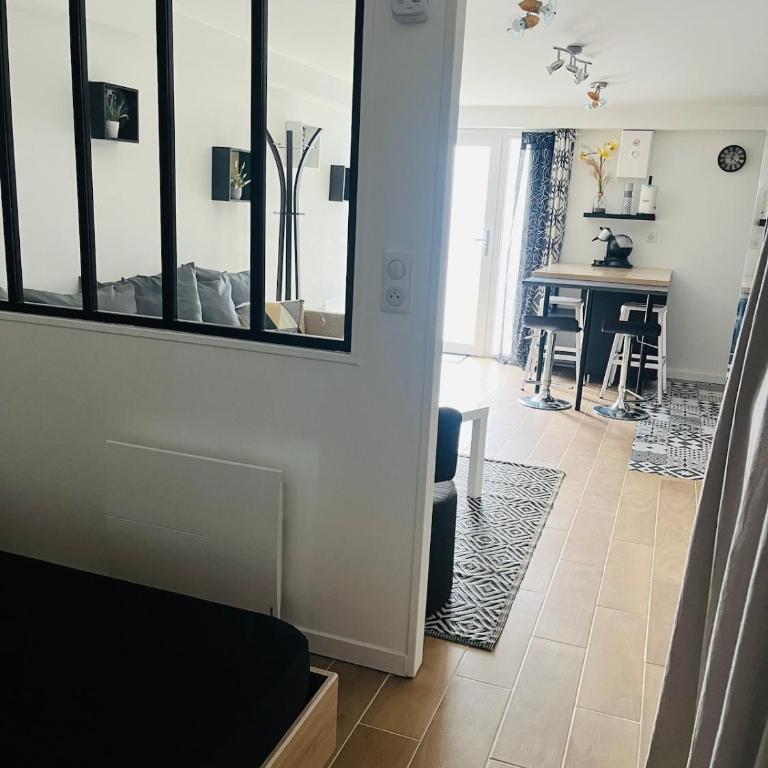 Grand studio moderne à 1,6km du marché - Apartment mit 1 Schlafzimmer - 8