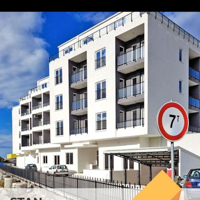 Azure Coast - One-Bedroom Apartment - 1