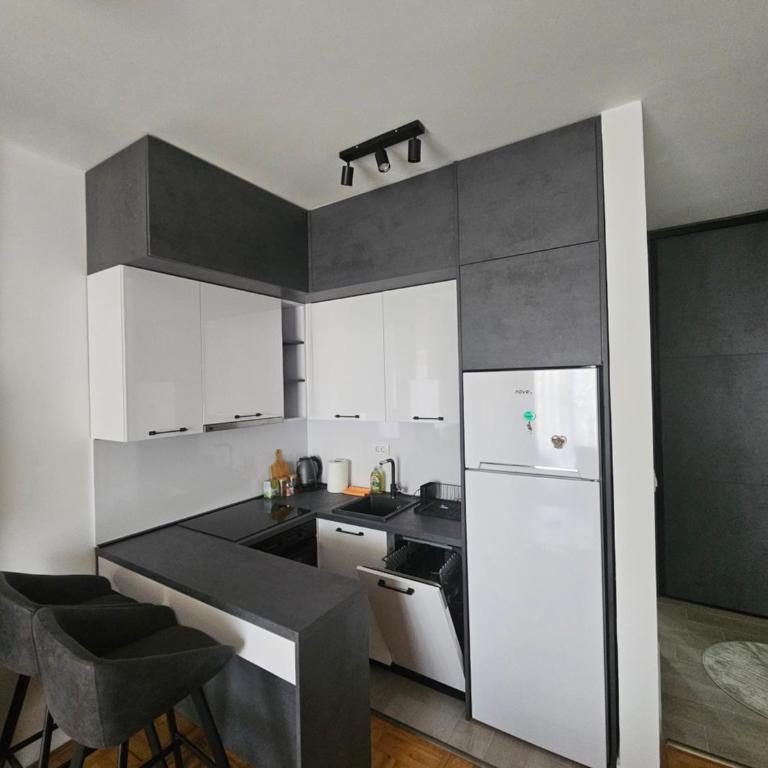 Azure Coast - One-Bedroom Apartment - 7