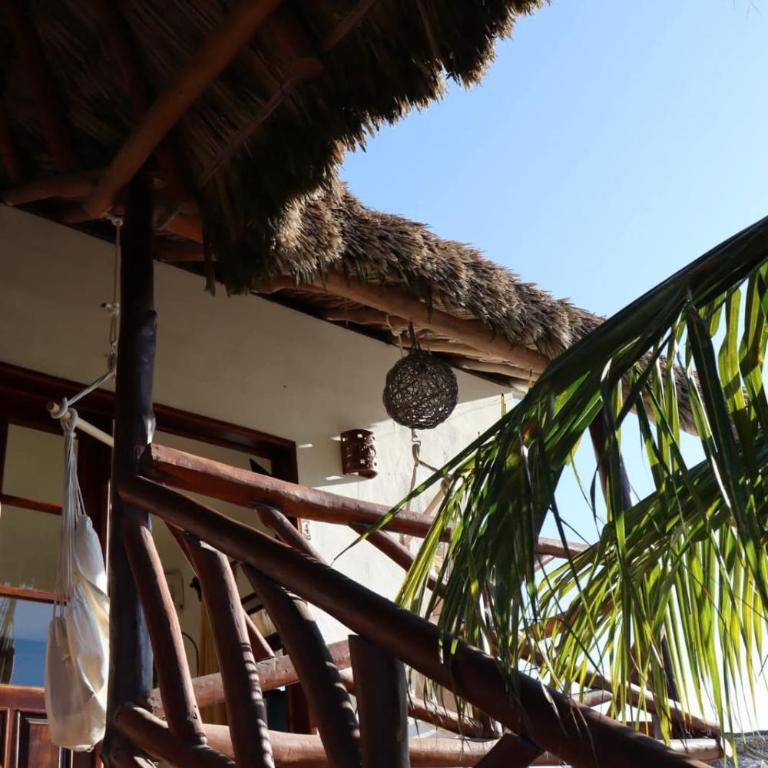Hotelito Crismi - Habitación con cama extragrande y vistas al mar - 18
