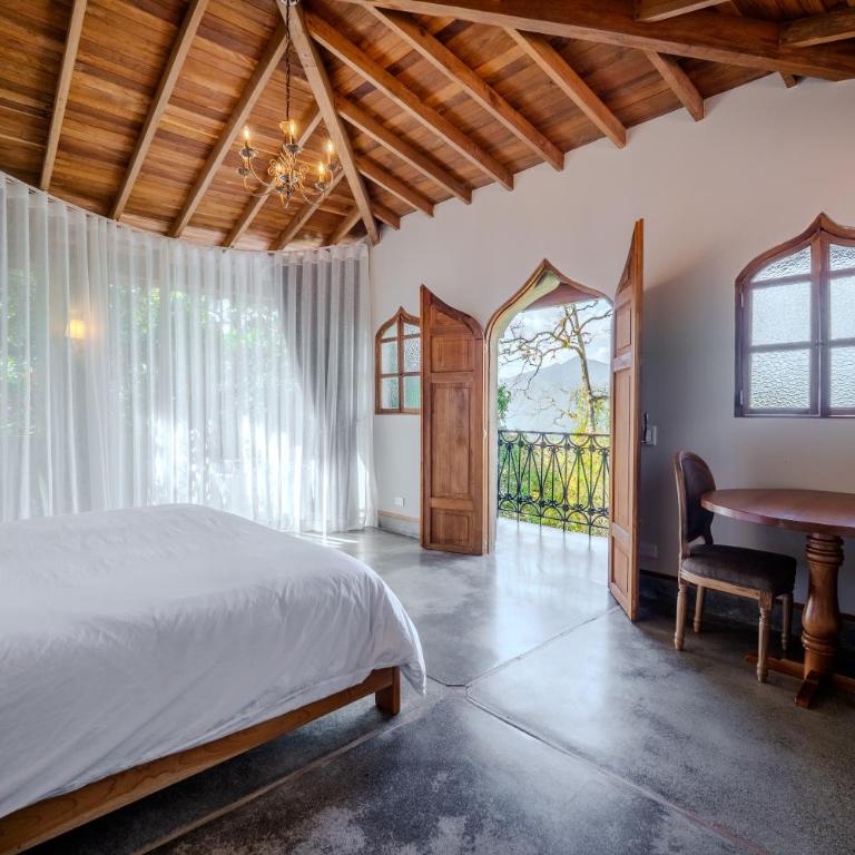 Hacienda La Amalia - Suite with Hot Tub - 6