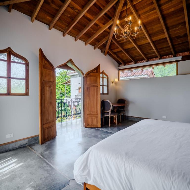 Hacienda La Amalia - Suite with Hot Tub - 22