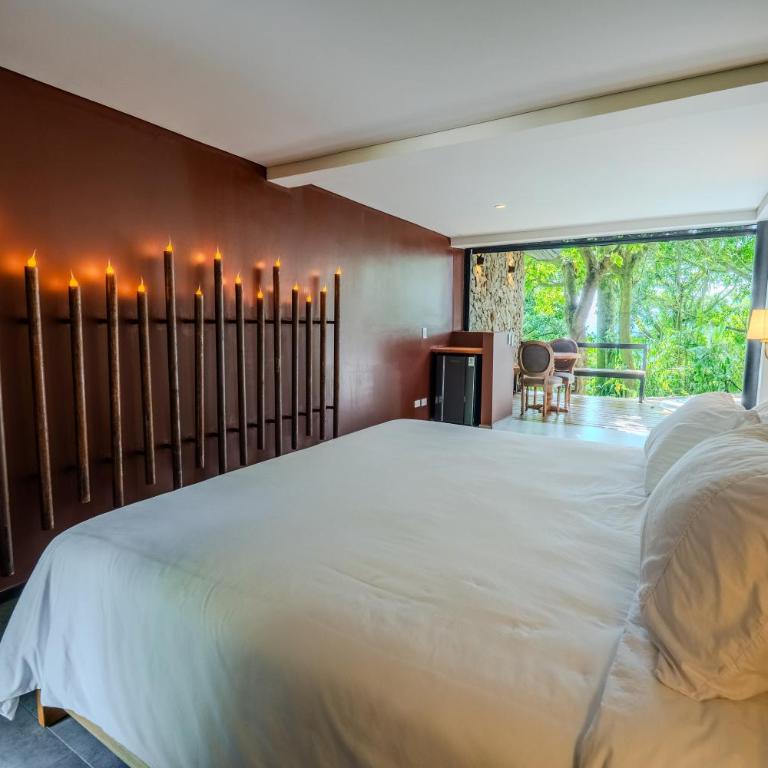 Hacienda La Amalia - Suite with Hot Tub - 11
