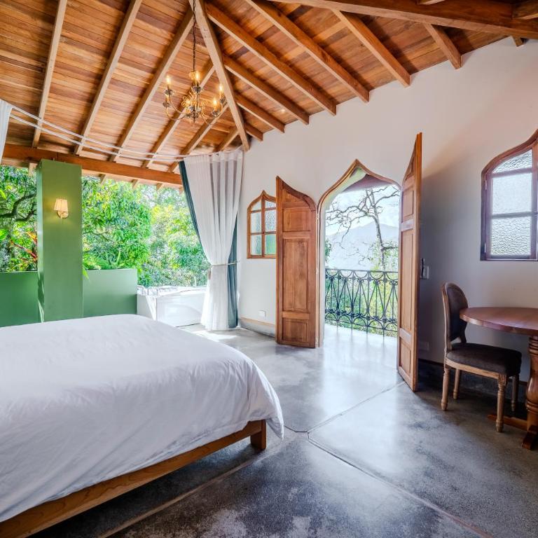 Hacienda La Amalia - Suite with Hot Tub - 13