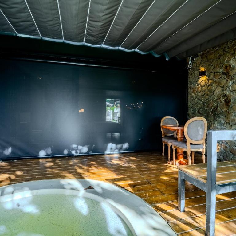 Hacienda La Amalia - Suite with Hot Tub - 17