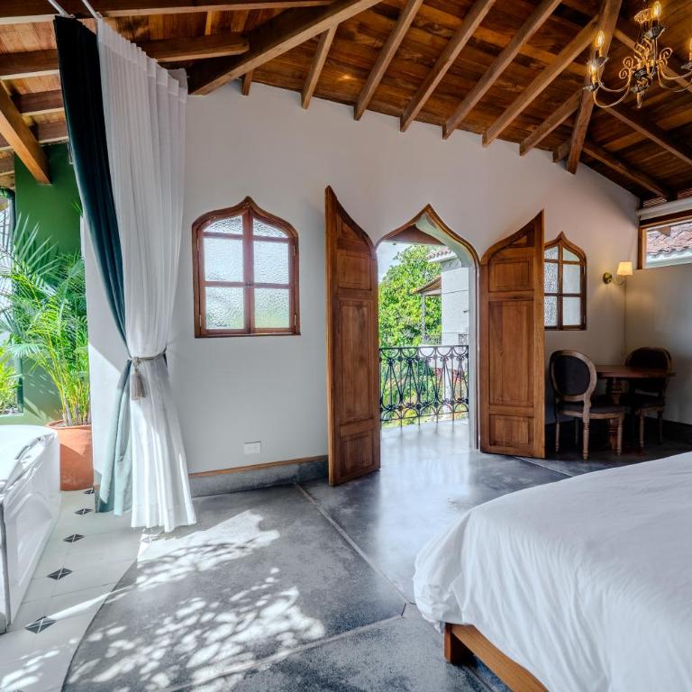 Hacienda La Amalia - Suite with Hot Tub - 15