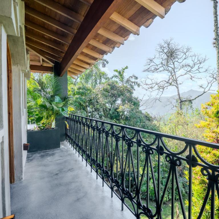 Hacienda La Amalia - Suite with Hot Tub - 23