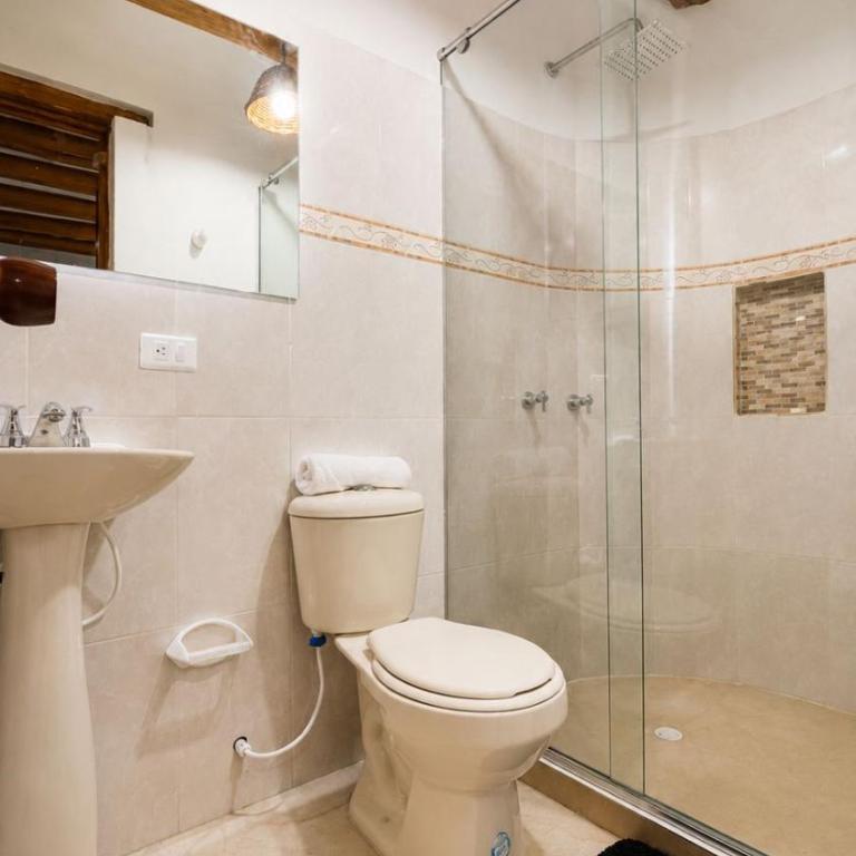 Cabaña familiar con 3 dormitorios y baños privados - Three-Bedroom Vacation Home - 46