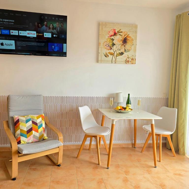 Ocean Sunset view, Air Conditioned, Renovated apartment - Studio-Apartment - 5