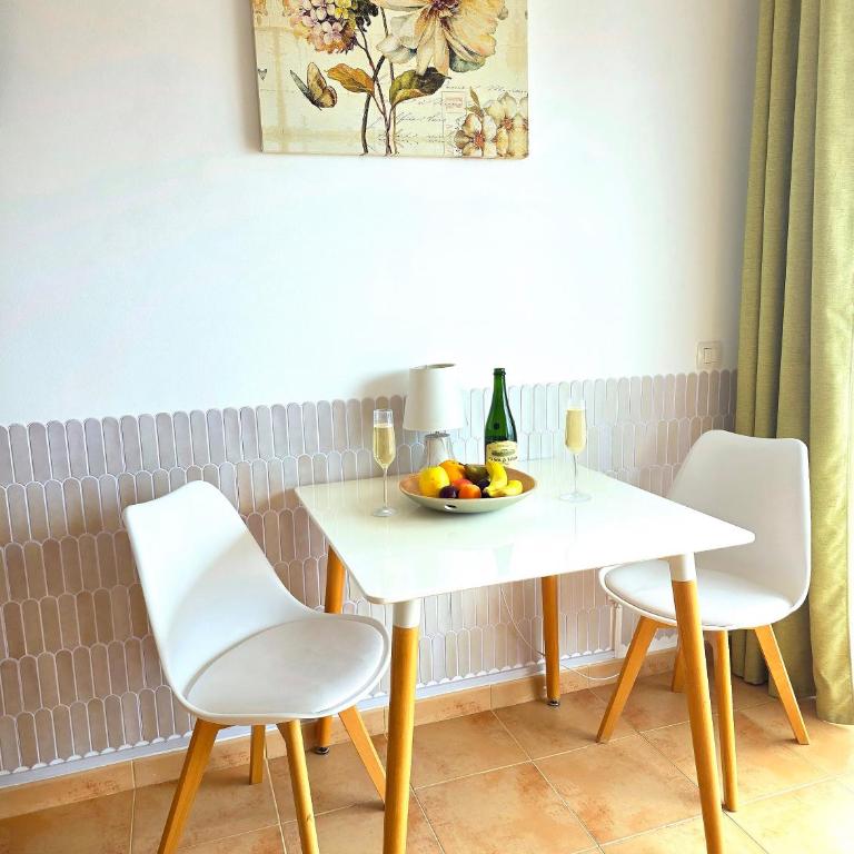 Ocean Sunset view, Air Conditioned, Renovated apartment - Studio-Apartment - 8