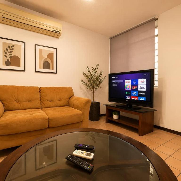 Hermosa Casa 3Px Ac Cerca del tec de Mty Wifi - Apartamento - 1