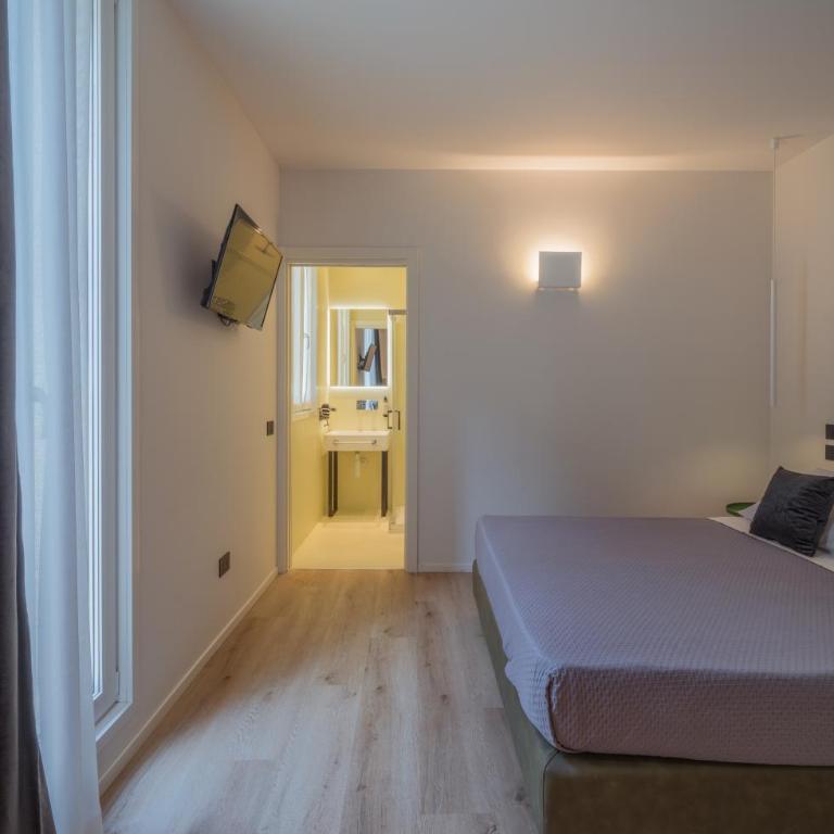 Dimora in Prato - Double Room with Private Bathroom - 13