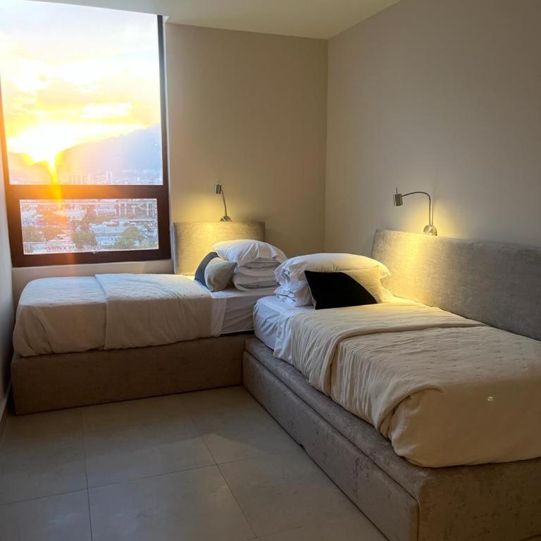 Lujoso Apt/Frente Arena Mty/Terraza/Parking/6Pax - Apartamento - 37