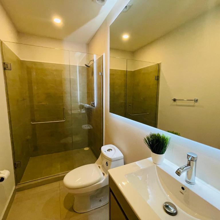 Lujoso Apt/Frente Arena Mty/Terraza/Parking/6Pax - Apartamento - 40