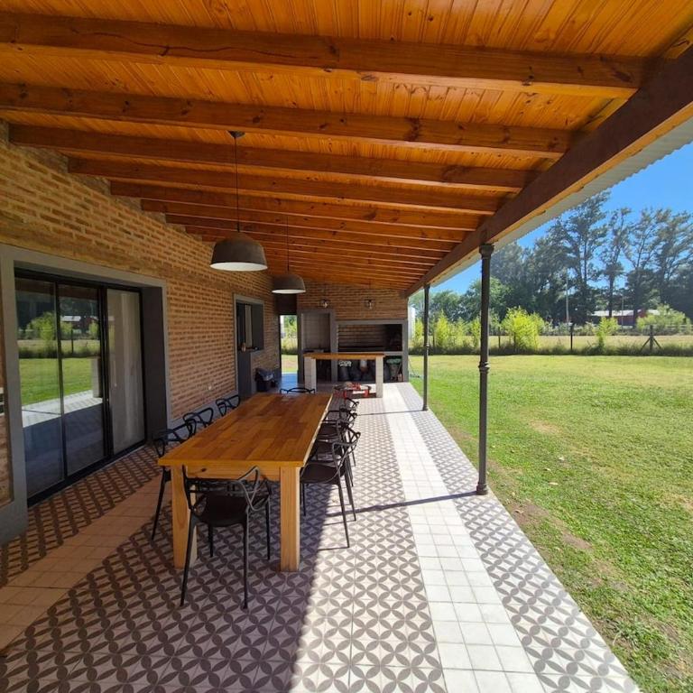 Hermosa casa quinta con piscina en Mercedes, Bs As - Casa de 4 dormitorios - 20