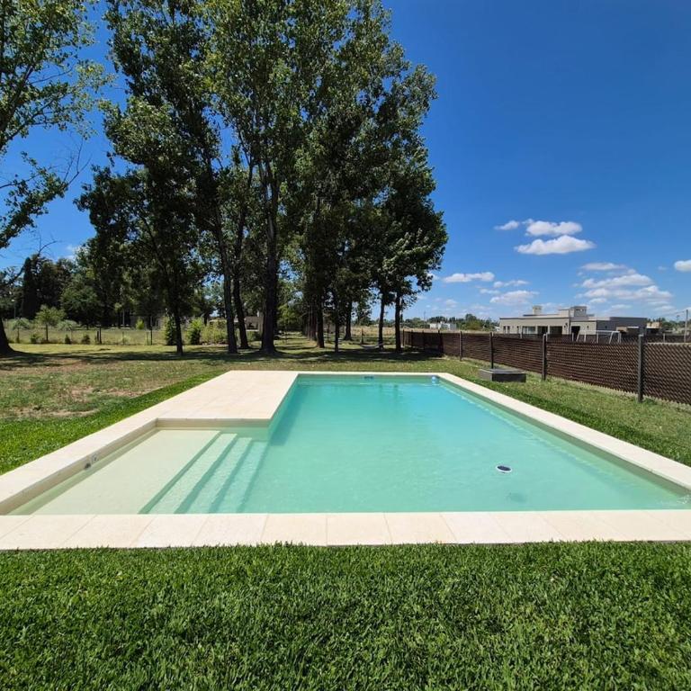 Hermosa casa quinta con piscina en Mercedes, Bs As - Casa de 4 dormitorios - 26