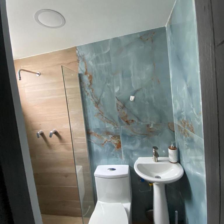 Cómodo apartamento cerca al mar - Two-Bedroom Apartment - 10