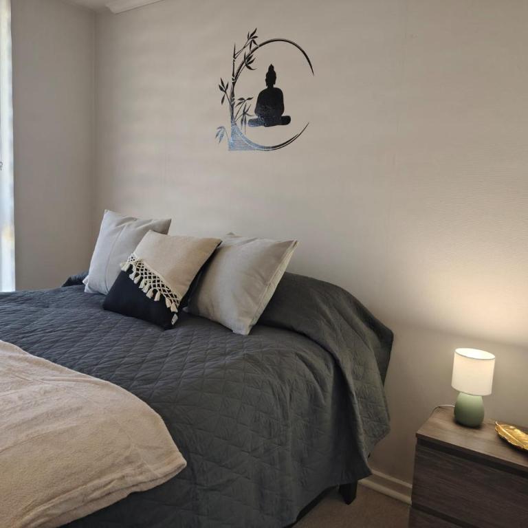 Acogedor y luminoso depto cerca de mall Trébol - Apartamento de 2 dormitorios - 45