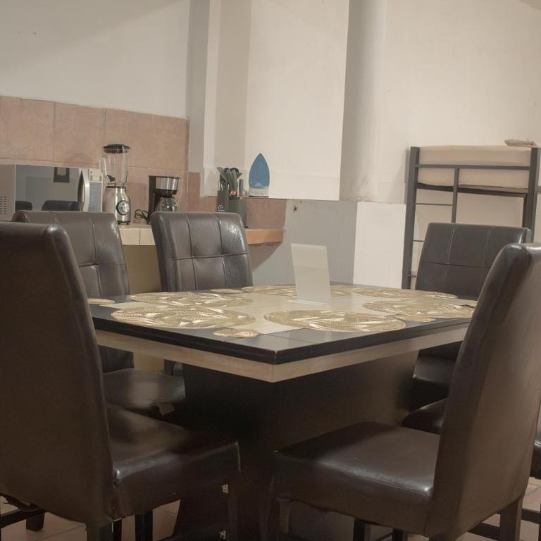 Casa para Grupos Grandes en el Centro de Monterrey - Casa de 3 dormitorios - 4