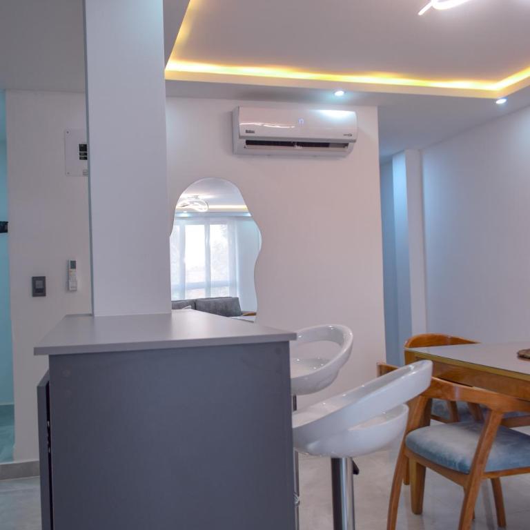 Lumina House Moderno y tranquilo apartamento Cerca de las clínicas y del estadio - Apartamento de 2 dormitorios con balcón - 58