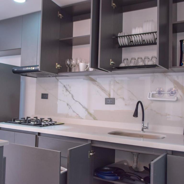 Lumina House Moderno y tranquilo apartamento Cerca de las clínicas y del estadio - Apartamento de 2 dormitorios con balcón - 56