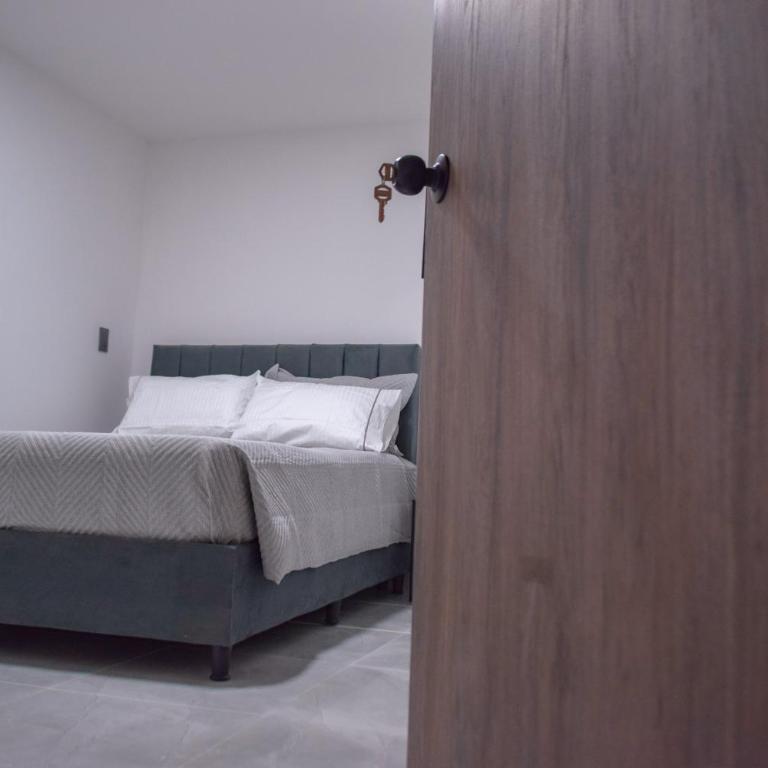 Lumina House Moderno y tranquilo apartamento Cerca de las clínicas y del estadio - Apartamento de 2 dormitorios con balcón - 50