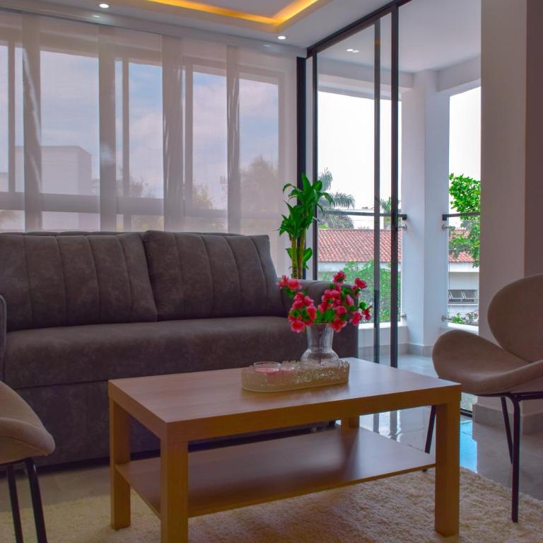 Lumina House Moderno y tranquilo apartamento Cerca de las clínicas y del estadio - Apartamento de 2 dormitorios con balcón - 59