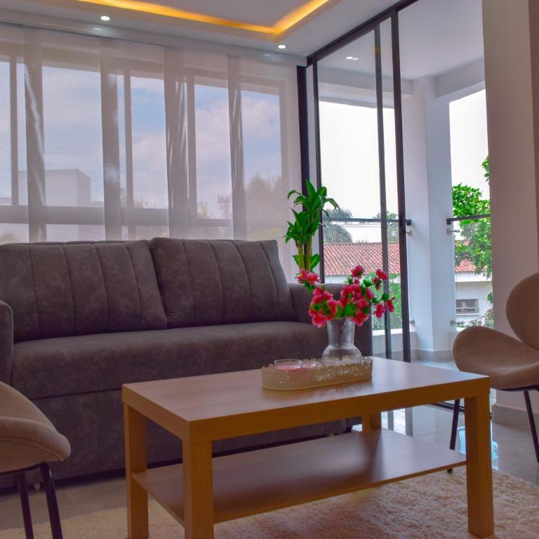 Lumina House Moderno y tranquilo apartamento Cerca de las clínicas y del estadio - Apartamento de 2 dormitorios con balcón - 57