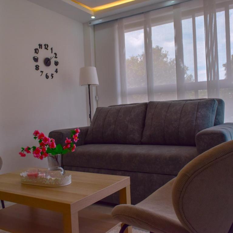 Lumina House Moderno y tranquilo apartamento Cerca de las clínicas y del estadio - Apartamento de 2 dormitorios con balcón - 61