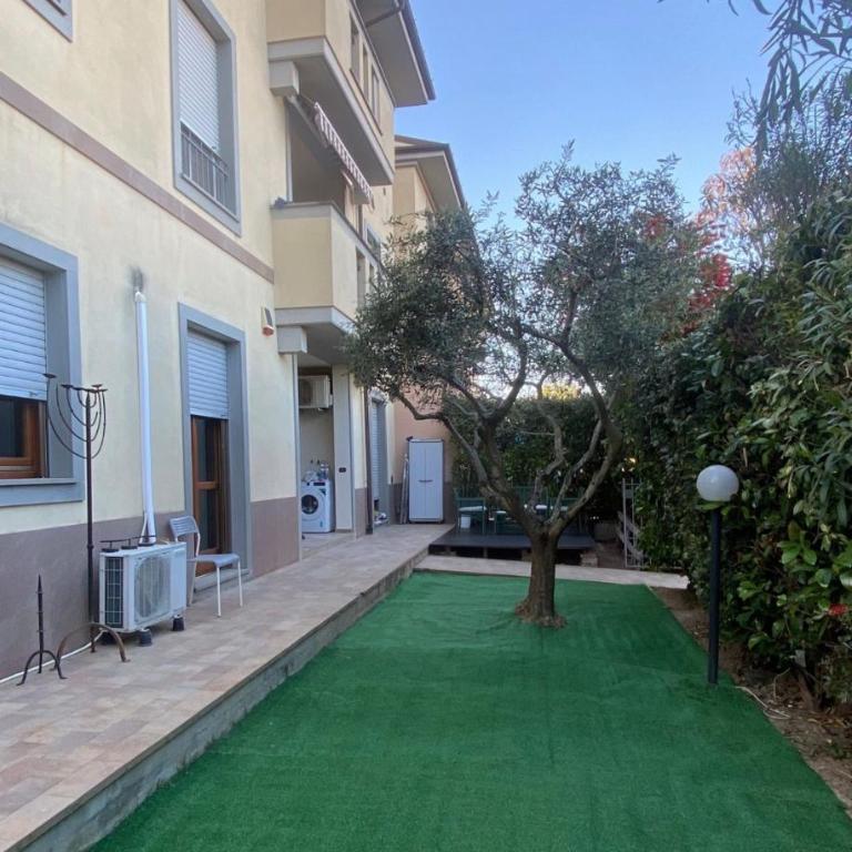 Evergreen Private Parking & Garden -Luxury B&B-700mt Tower - Casa con 2 Camere da Letto - 25