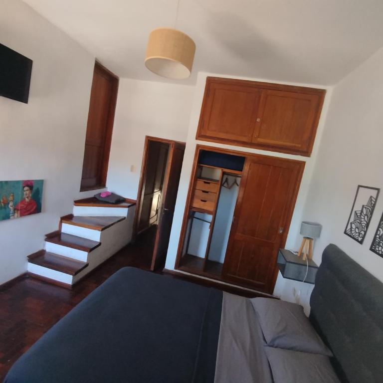Güemes Hostel Cordoba - Triple Room with Private Bathroom - 2