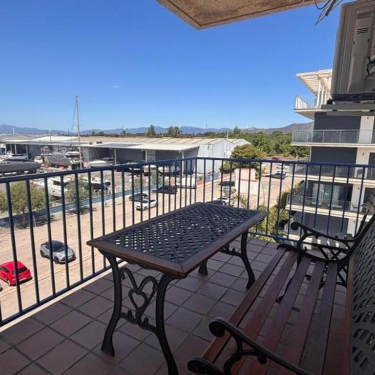 Apartamento con Piscina y Terraza Soleada en Santa Margarita, Roses - HISP-312-96 - Apartment - 2