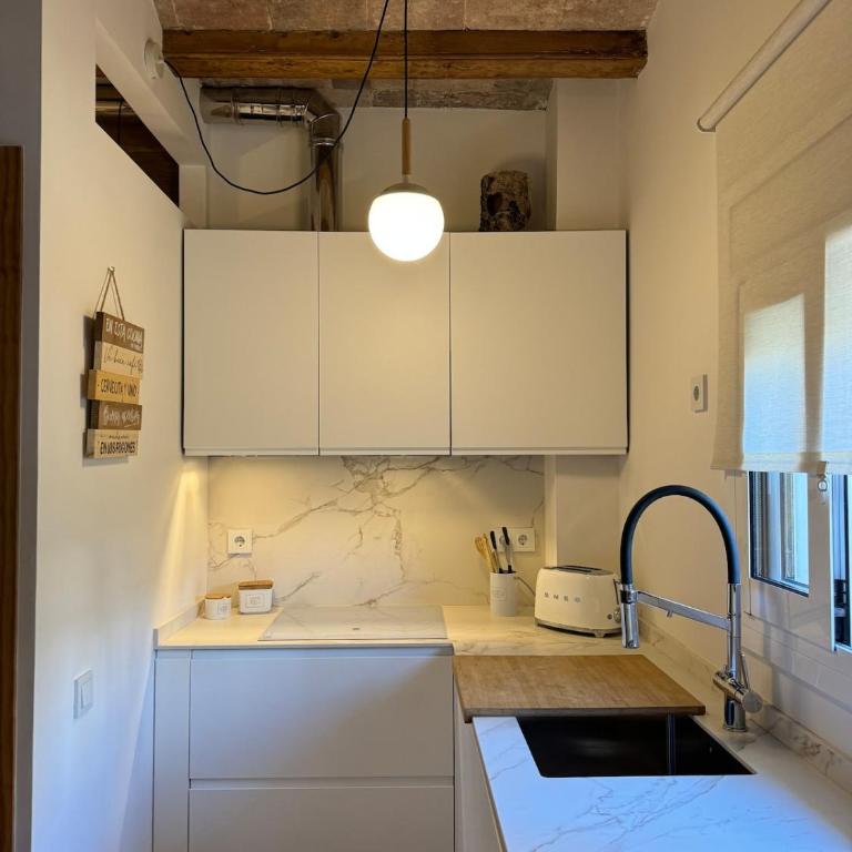Beachside Apartment 2 Min Walk - One-Bedroom Apartment - 2