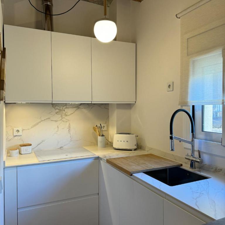 Beachside Apartment 2 Min Walk - One-Bedroom Apartment - 7