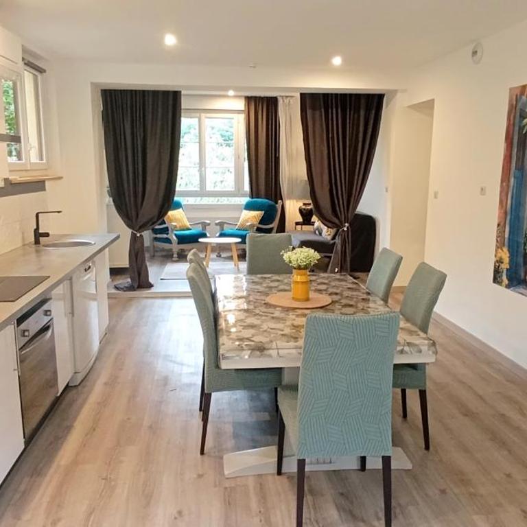 Apt 14 au 3ème étage, un superbe T2 bis d'environ 60m2, climatisé et entièrement équipé avec une terrasse privée, dans un immeuble authentique du 18 ème siècle - Apartment mit 1 Schlafzimmer - 2
