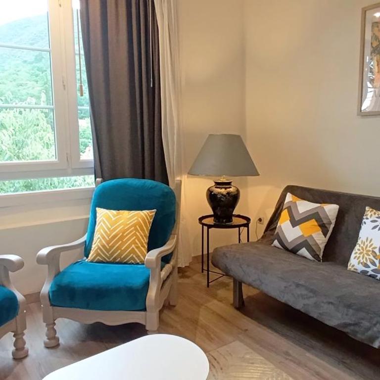 Apt 14 au 3ème étage, un superbe T2 bis d'environ 60m2, climatisé et entièrement équipé avec une terrasse privée, dans un immeuble authentique du 18 ème siècle - Apartment mit 1 Schlafzimmer - 3