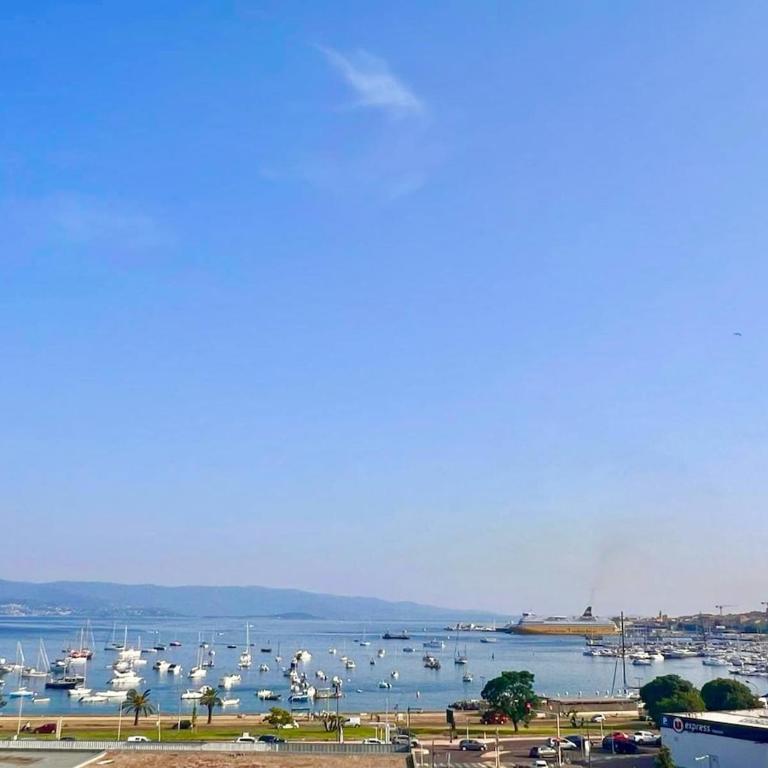 Apartment with Sea View - Private Parking - 5 min from airport - Apartment mit 3 Schlafzimmern - 2