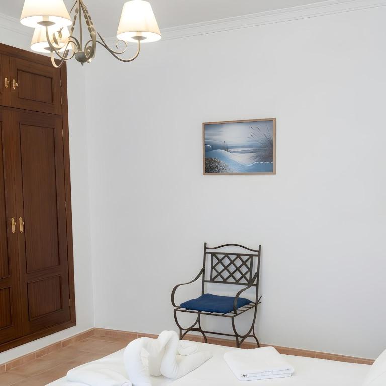 Apartamento en Conil de la Frontera ubicado en en una zona tranquila y muy bien situada para disfrutar del pueblo y de la playa sin necesidad de coche SOLO PARA FAMILIAS Y PAREJAS - Appartement - 5