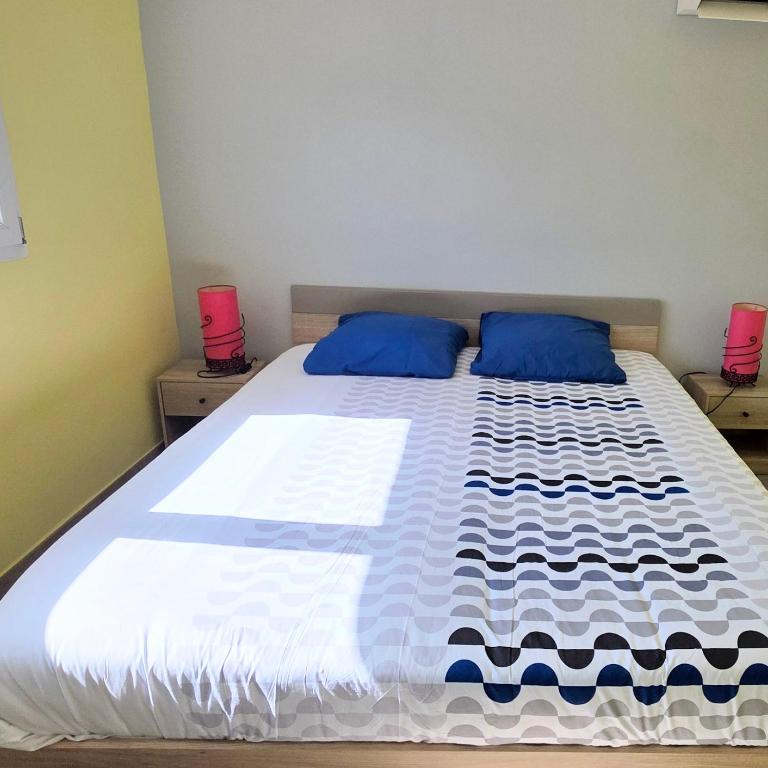 Le Barcarès - gîte "Carlit" climatisé 2 chambres pour 6 personnes, à 10 mns à pied de la plage, avec place de parking - Apartment mit 2 Schlafzimmern - 3