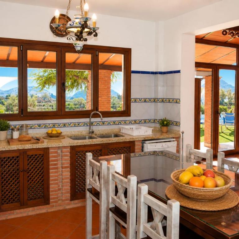 Cortijo Los Arcos - Lujo rural con piscina y vistas espectaculares en Málaga - Casa de 5 dormitorios - 10