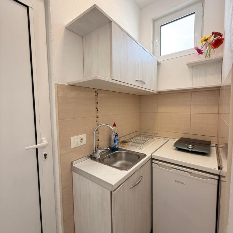 Apartmani PERICIC SUTOMORE NEW HOUSE - Studio avec Terrasse - 9