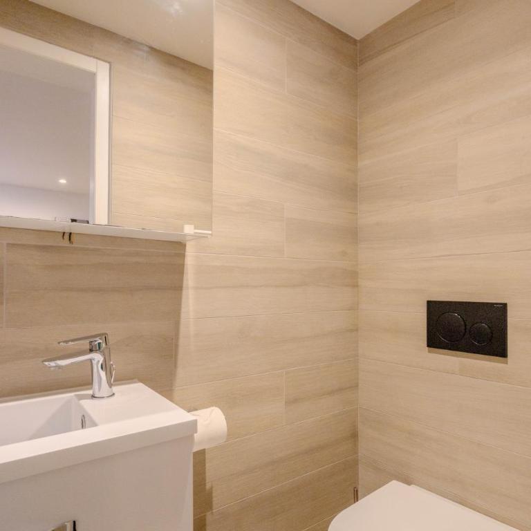 Appartement rénové 3 chambres avec parking à Nice - Apartamento de 3 dormitorios - 10
