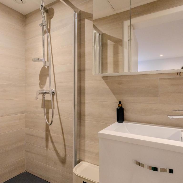 Appartement rénové 3 chambres avec parking à Nice - Apartamento de 3 dormitorios - 11
